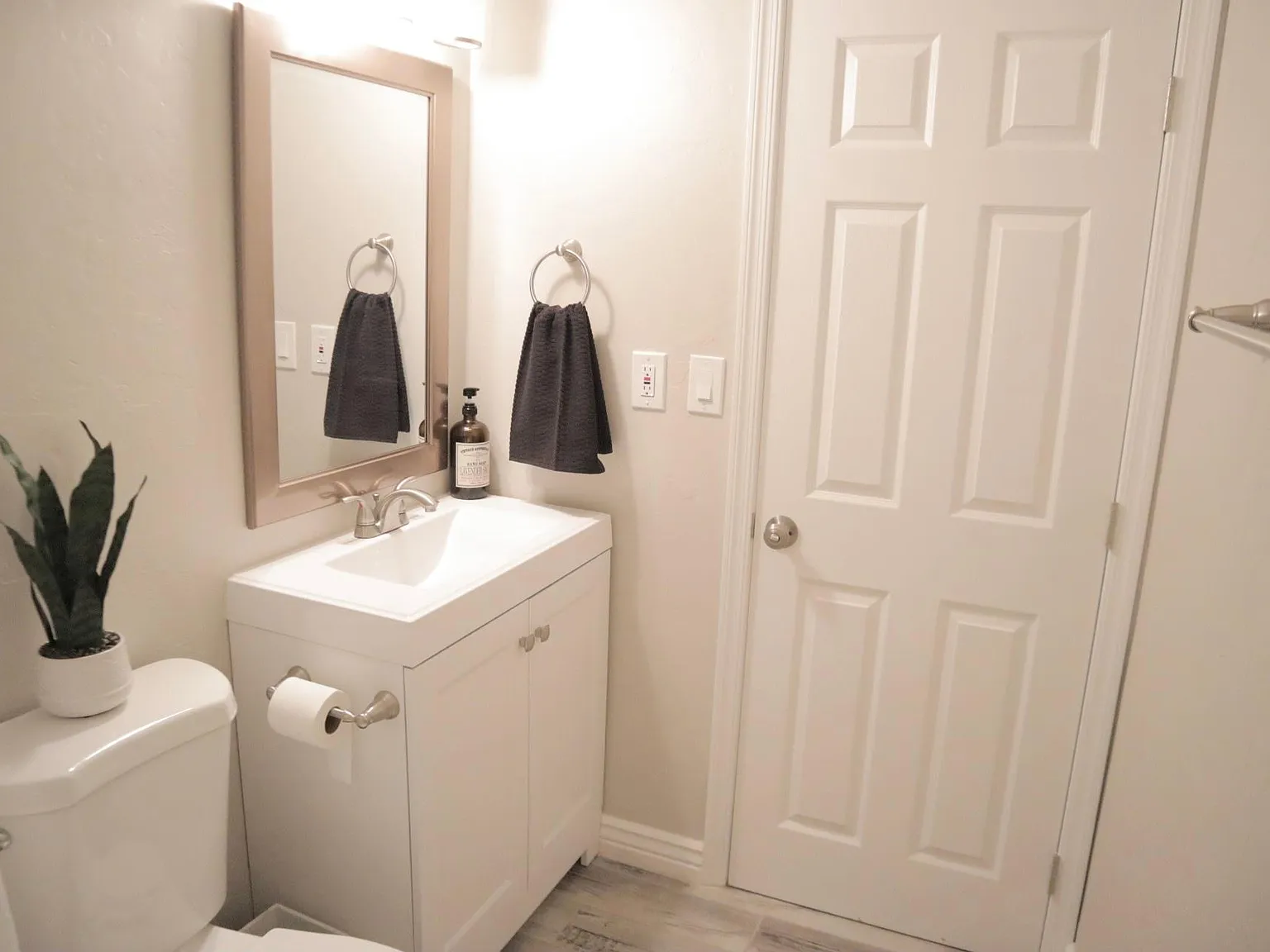 437 E Kelso St — Photo 2