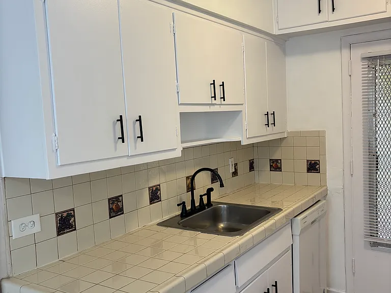1258 Alhambra Cir #2 — Photo 10