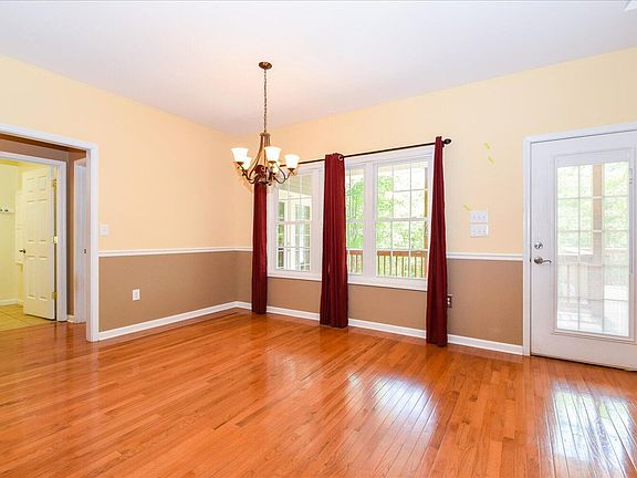 4th image of 210 Foxridge Dr