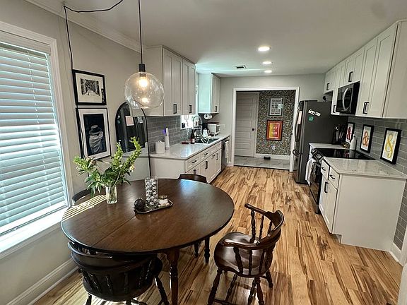 3rd image of 642 E Park Ave