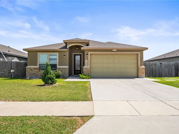 1826 Bay Landing Dr, Portland, TX 78374