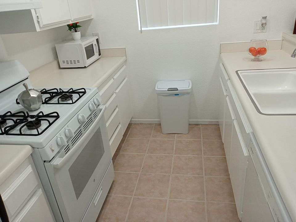 Kitchen without the microwave