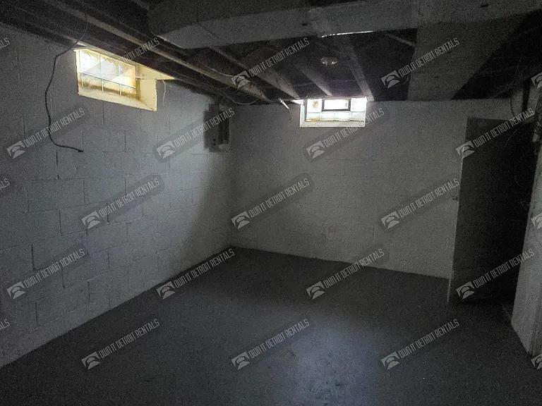 16092 Coram St — Photo 20