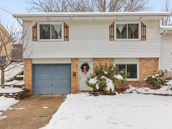 1015 Carrier Creek Blvd NE, Grand Rapids, MI 49503