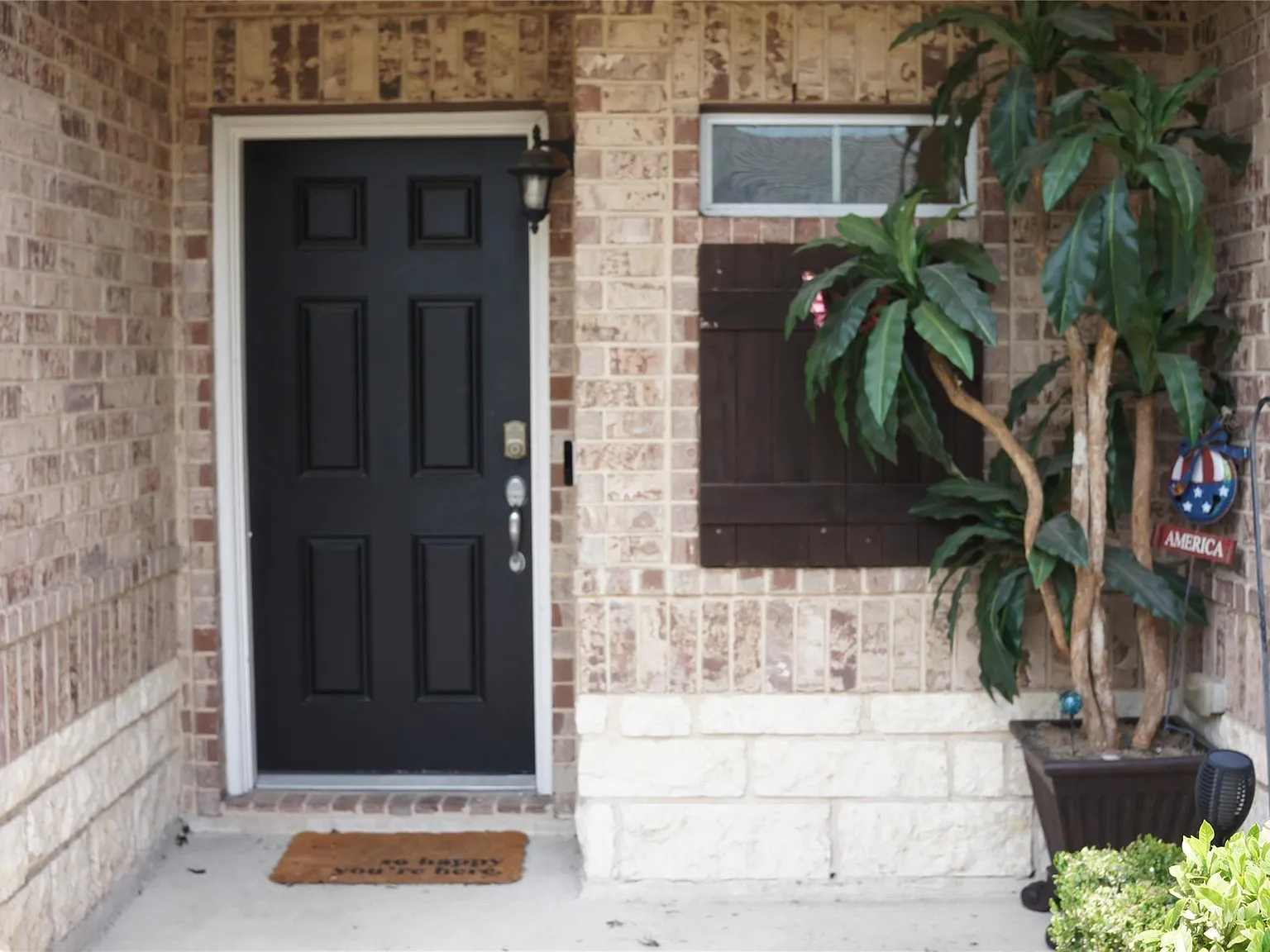 3 bed, 2.5 bath, 1756 sqft, $2,050 — Photo 2