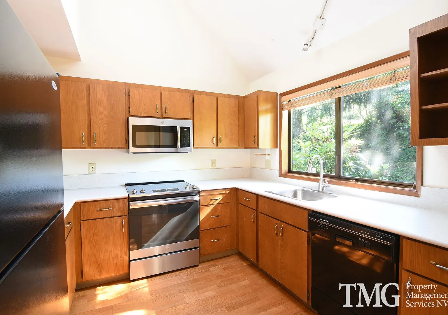 Beautiful Townhome in Mountain Like Setting -- Fireplace, Vaulted Ceilings, and more! — Photo 3