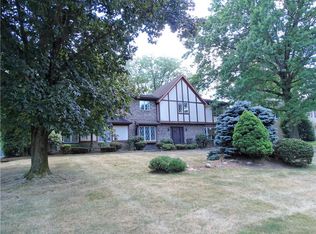 927 Wedgewood Rd, Bethlehem, PA 18017