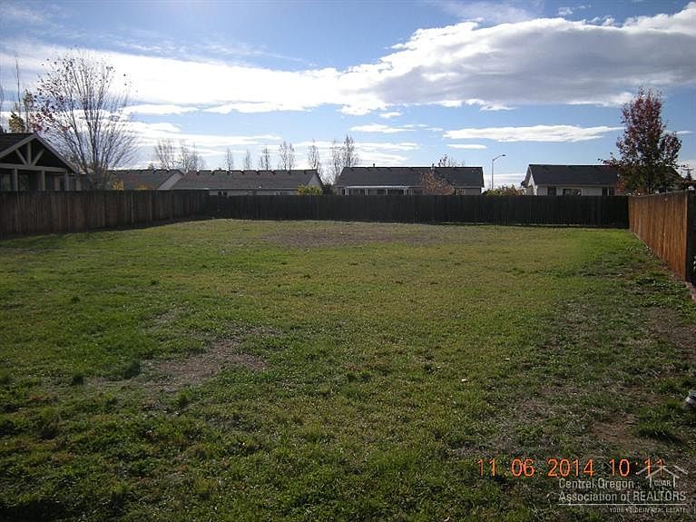 1st image of 646 NE Shoshone Dr