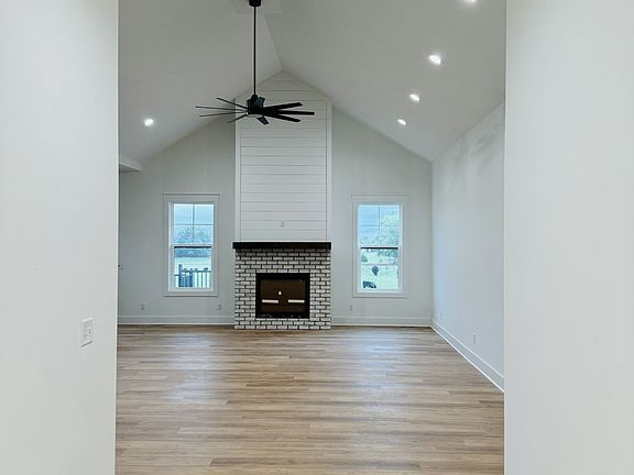 4th image of 4470 Knox Ln