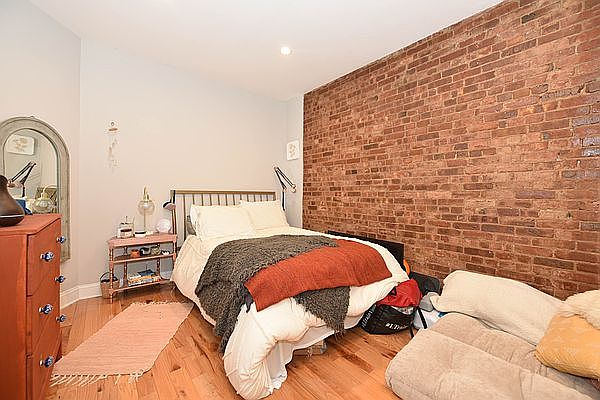 2nd image of 180 Franklin St #E16