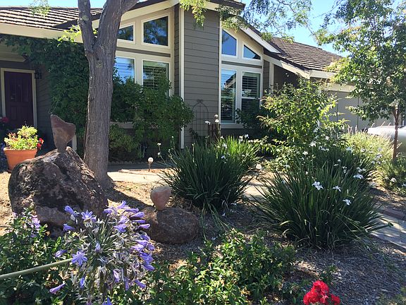 4th image of 1072 Wren Dr