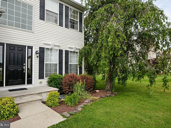 3rd image of 89 Lorraine Dr