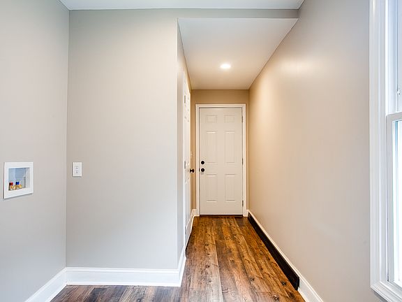 5th image of 609 E Burnett Ave