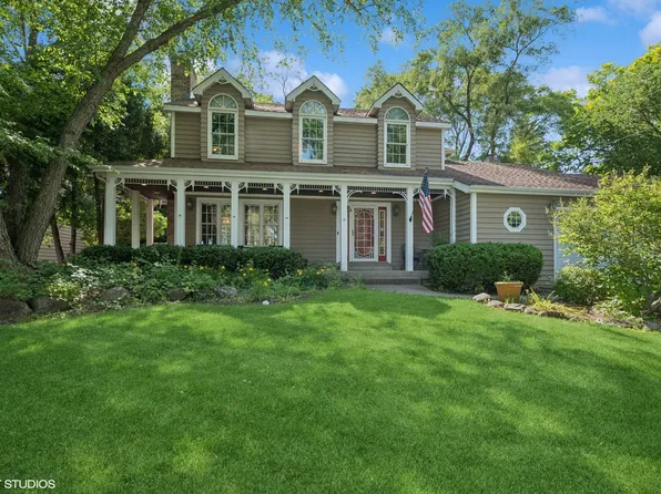 42 N Holly Ave, Fox Lake, IL 60020