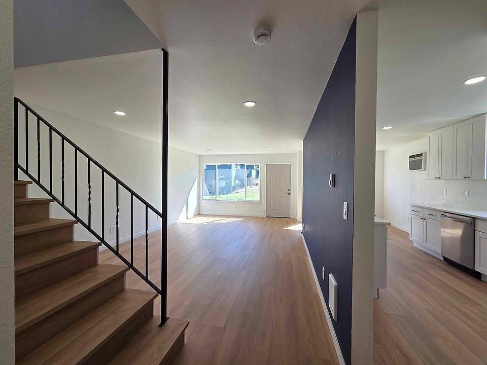 1st image of 450 6th St NE APT 8