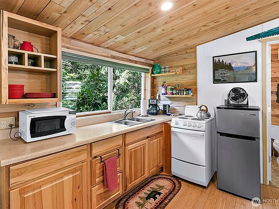5th image of 131 Nisqually Way