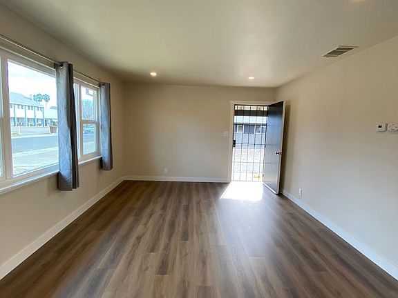 5th image of 144 Chandler St