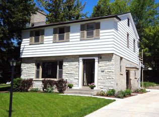 10034 W Keefe Ave, Wauwatosa, WI 53222
