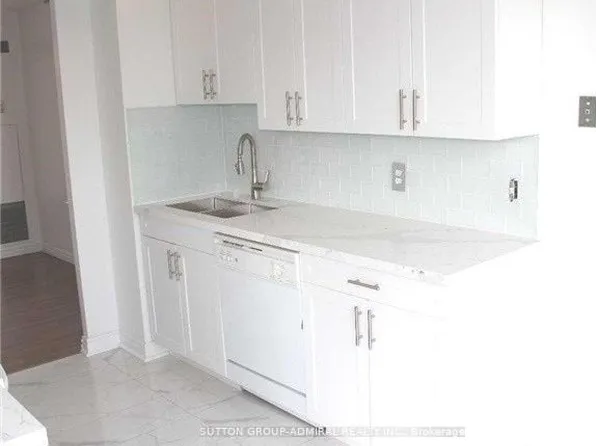 1121 Steeles Ave W #909, Toronto, ON M2R 3W7