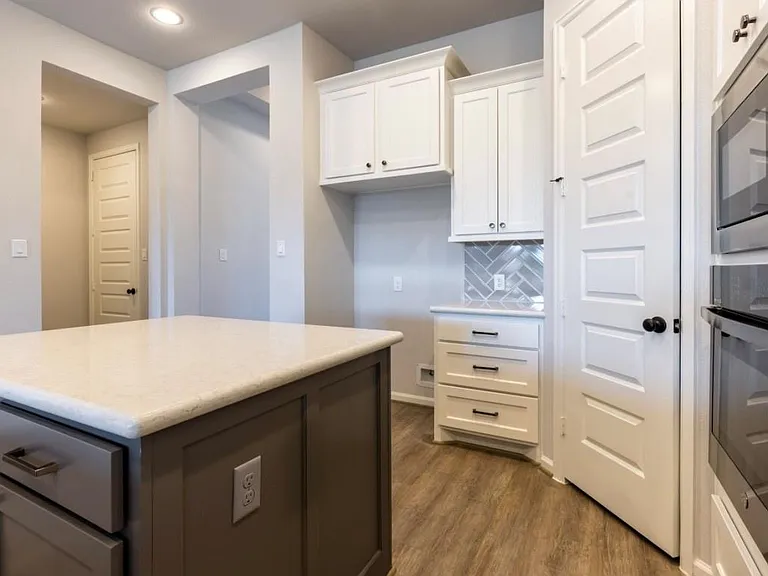 5034 Morrison Dr — Photo 8