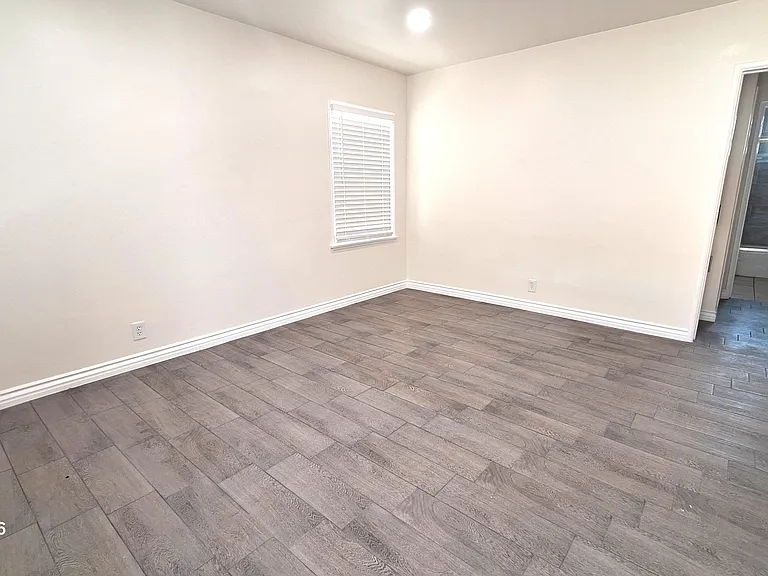 4033 W El Segundo Blvd #D — Photo 8