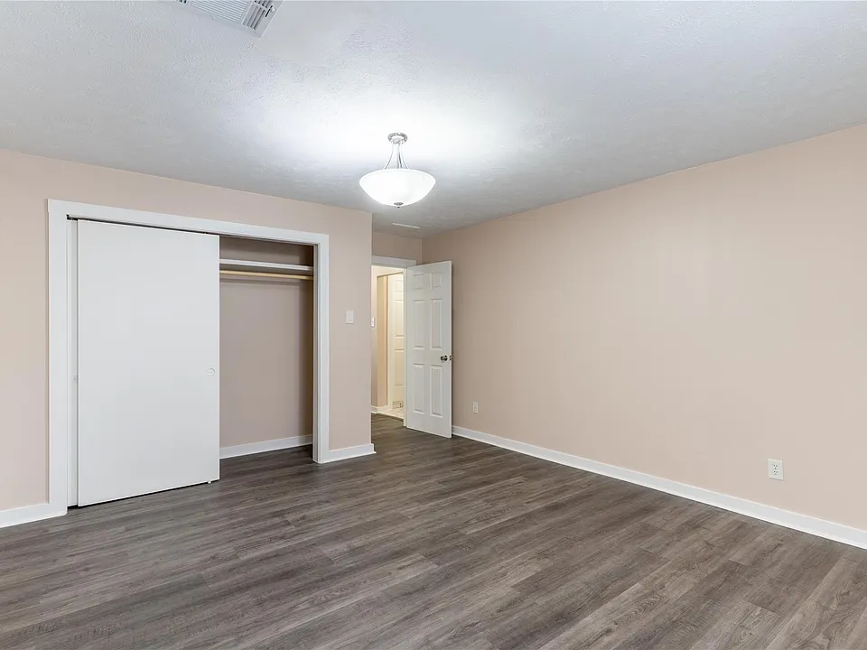 305 N Live Oak St #2