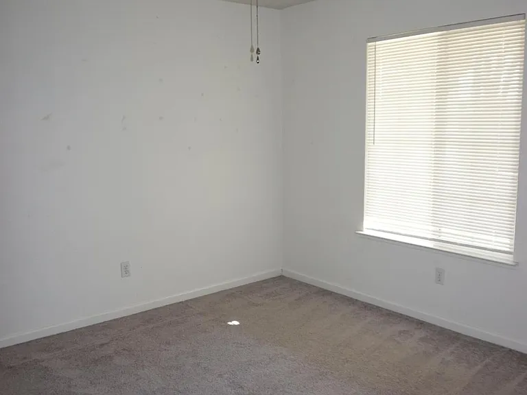 1914 S Sinclair Ave — Photo 10
