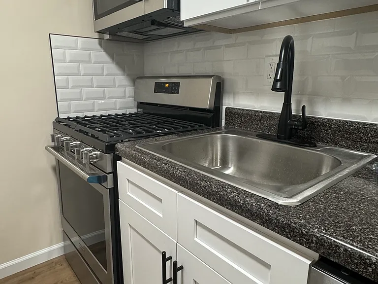 18 Waldron Ave #2A — Photo 2