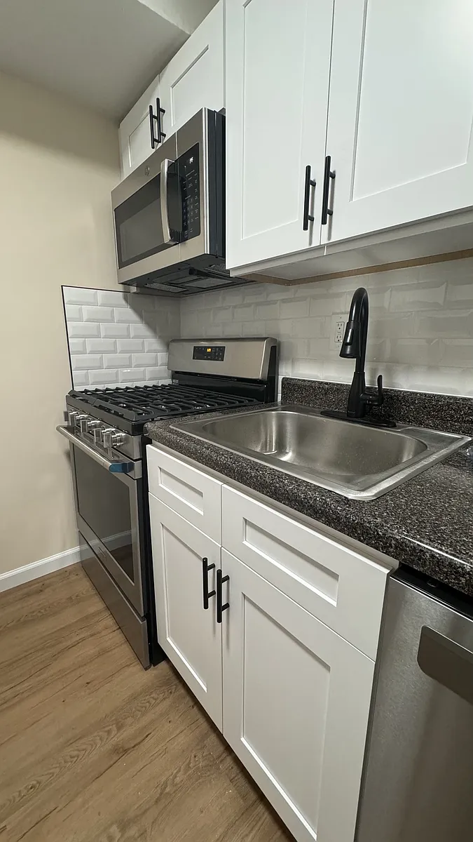 Building Photo - 18 Waldron Ave #2A