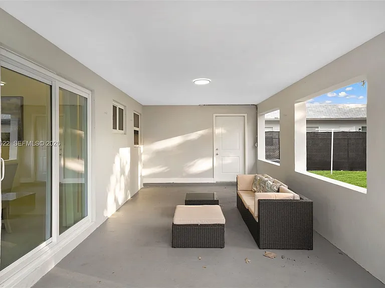 1021 NE 3rd Ave — Photo 34