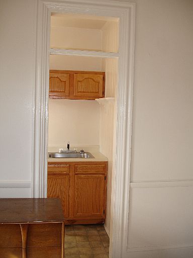 2nd image of 233 W Chestnut St APT 7