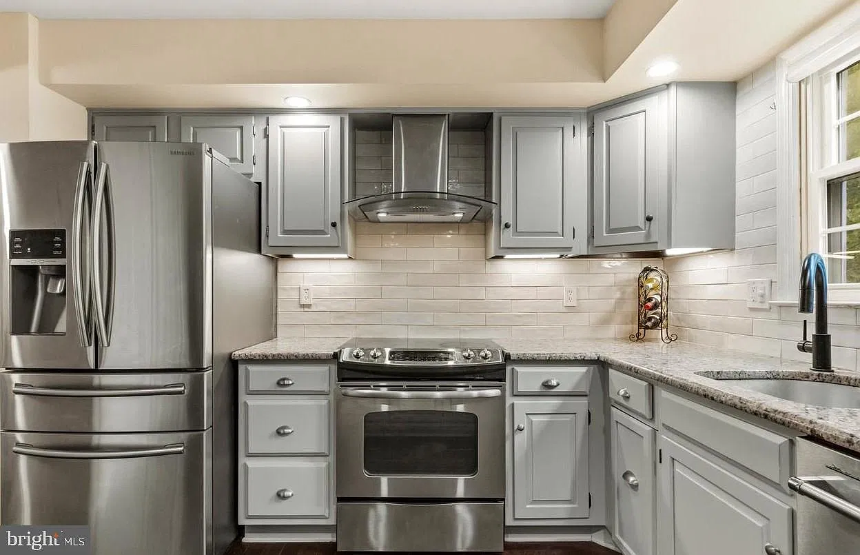 4 bed, 3.5 bath, 2327 sqft, $3,600 — Photo 4