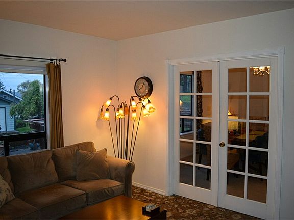 5th image of 901 E 32nd St