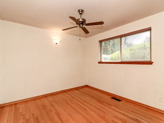 5th image of 2730 25th St SE