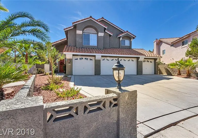 2068 SCENIC SUNRISE
Home is situated on a quiet residential street in Peccole Ranch, Huge 4 car garage,
