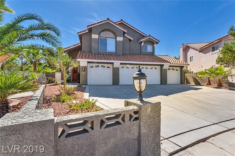 2068 SCENIC SUNRISE
Home is situated on a quiet residential street in Peccole Ranch, Huge 4 car garage,