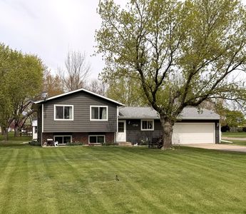 1710 River Rd, Windom, MN, 56101
