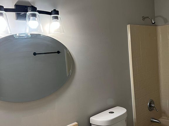 5th image of 723 Highland Dr APT A