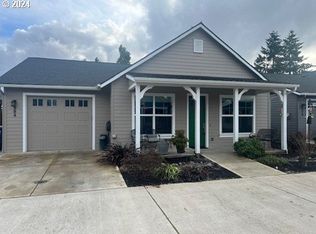 984 S 47th St, Springfield, OR 97478