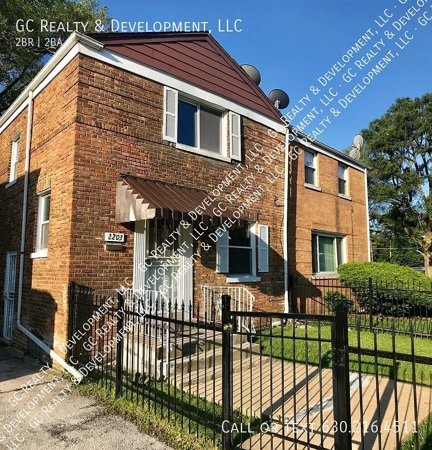 2203 E 97th St photo 1
