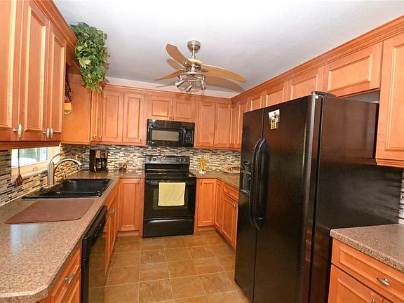 4th image of 72 Harbor Oaks Cir