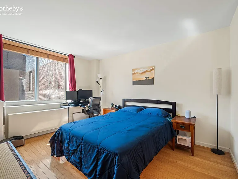 520 W 23rd St #8B — Photo 15