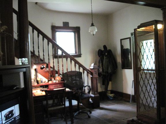 4th image of 304 Hoffman Ave
