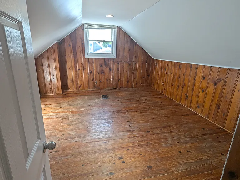 565 W 6th Ave — Photo 12