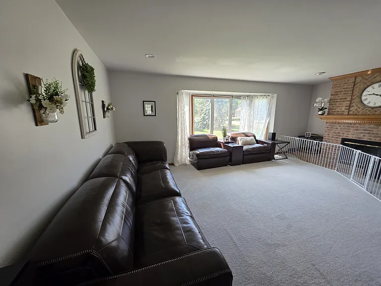 1152 Congress Dr — Photo 10