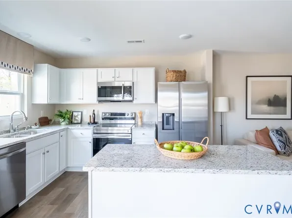 906 Encore Autumn Ln, Henrico, VA 23227