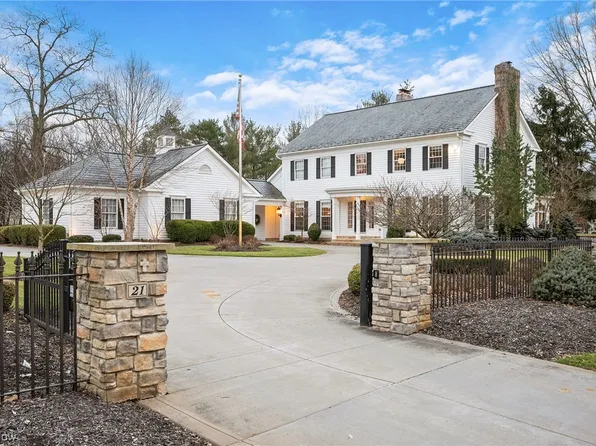 21 Fox Trace Ln, Hudson, OH 44236