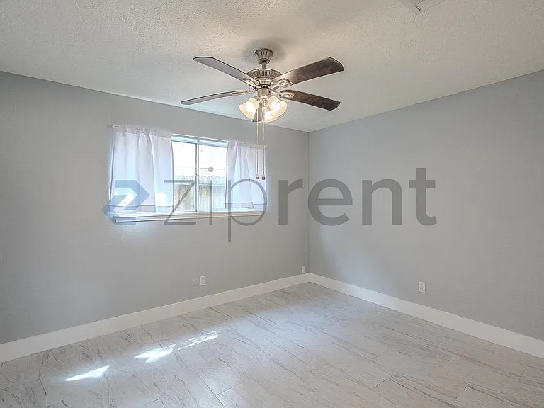 16402 Mill Point Dr — Photo 24