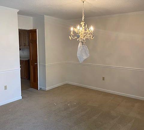 4th image of 60 Church Ct