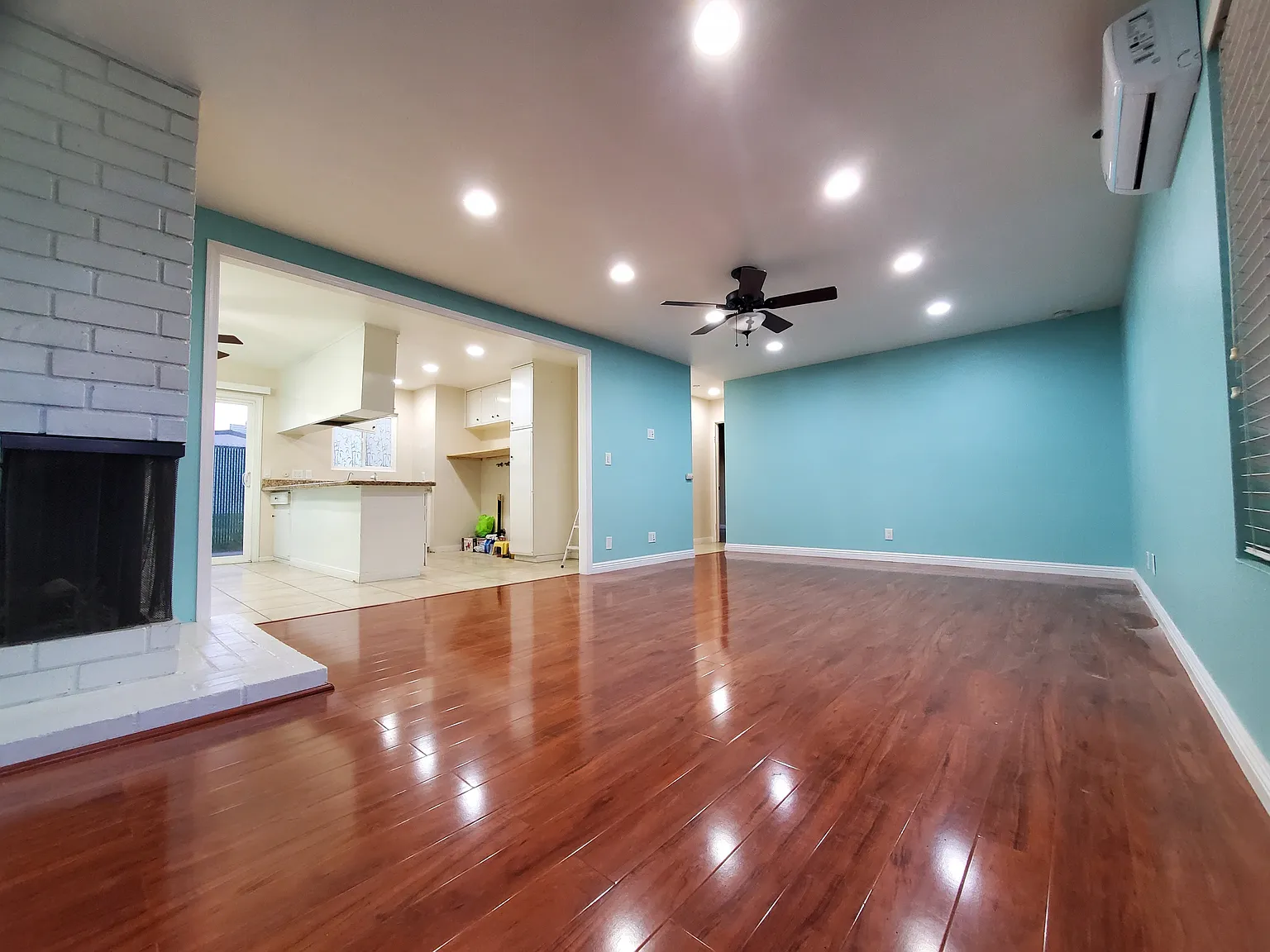 2 bed, 1000 sqft, $3,300 — Photo 4